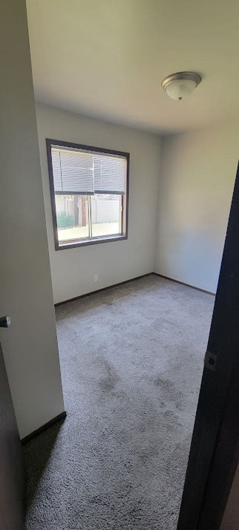 Photo - 729 Ottawa Ave