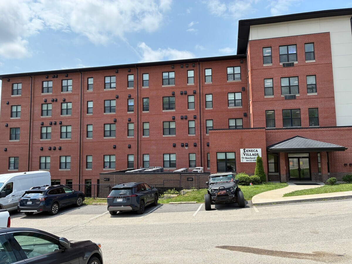 Photo - 711 Beechurst Ave Unit 201