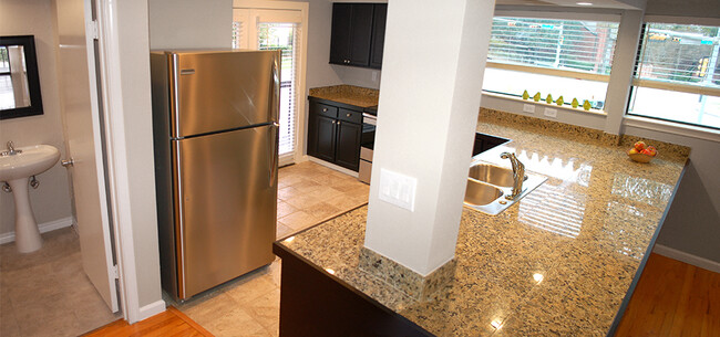 Fabulous kitchen - 8710 Park Ln Casa Adosada