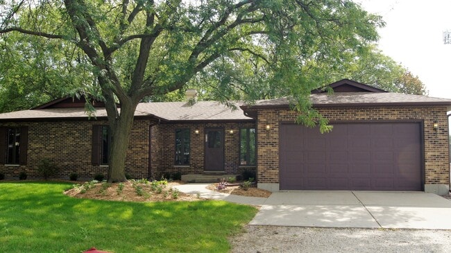 Building Photo - 4725 W Crystal Lake Rd Rental