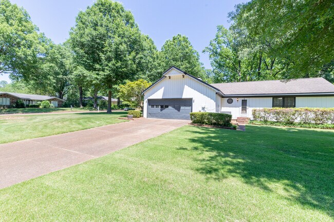 Photo - 8501 Buckthorn Dr