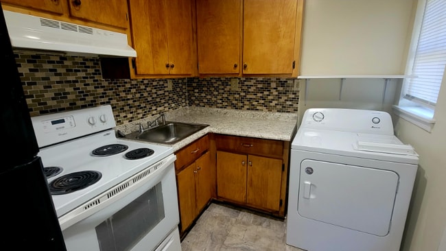 Photo - 3423 Ryburn Rd