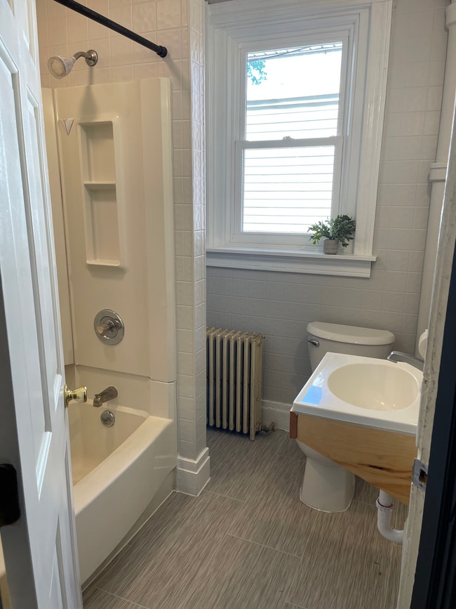 Bathroom - 305 N 5th Ave Unit #2