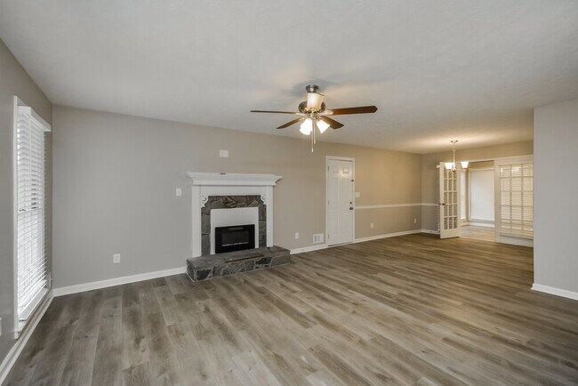Photo - 9245 Tara Dr SW