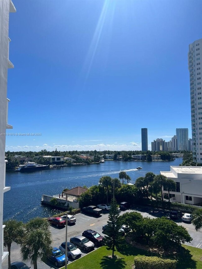 Building Photo - 20515 E Country Club Dr Unit 648 Rental