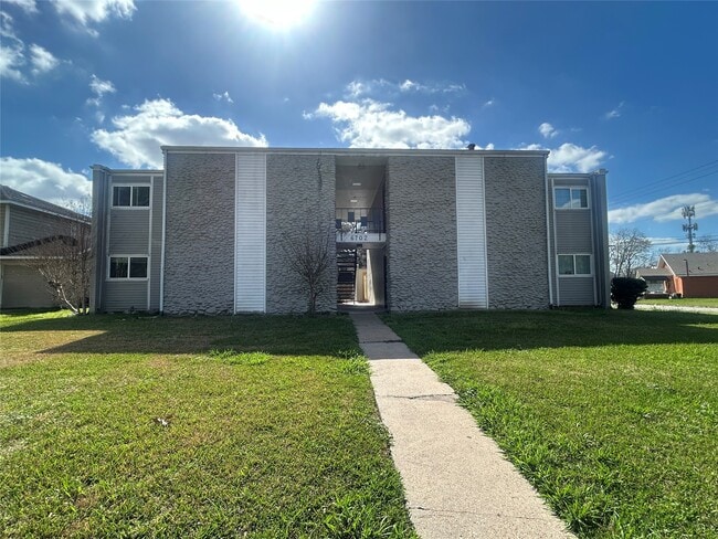 Building Photo - 6702 Biggs Ct Unit 1