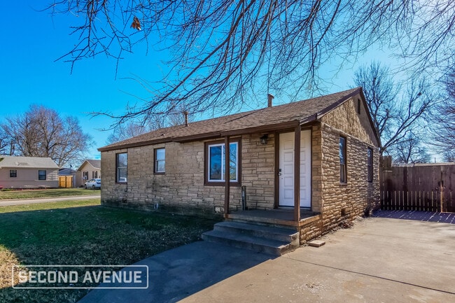 Building Photo - 3100 SW 45th St