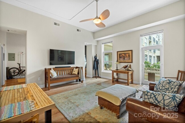 Building Photo - 1315 East Blvd Unit 203 Rental