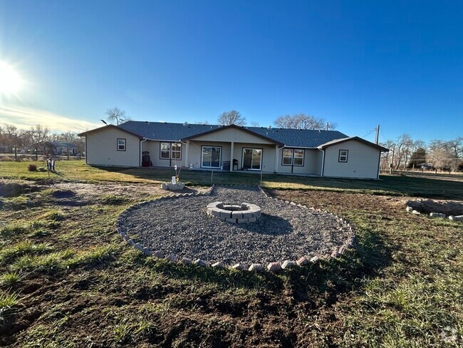 Building Photo - 4220 N 1410 E Rental