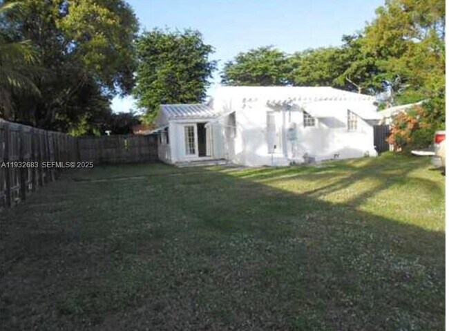 Photo - 1836 Scott St