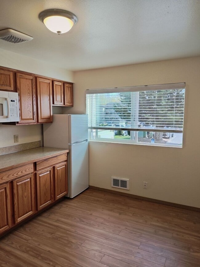 Building Photo - Studio! Unit 215B