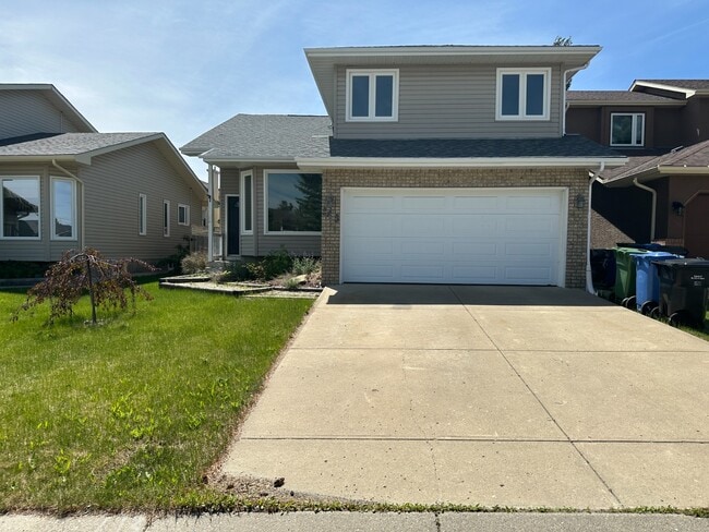 Photo - Spacious 3 Bedroom Home with Finished Basement in MacEwan Valley (IP058)