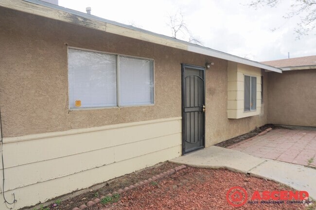 Building Photo - 312 Oswell St Unit 2 Rental