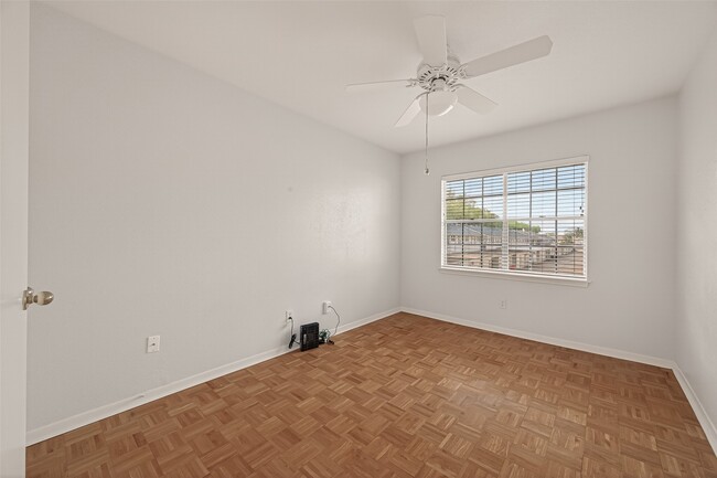 Photo - 6404 Burgoyne Rd Unidad 159