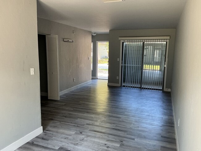 Building Photo - 617 SW 69th St Unit C