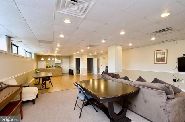 Photo - 5353 Columbia Pike Unit 503