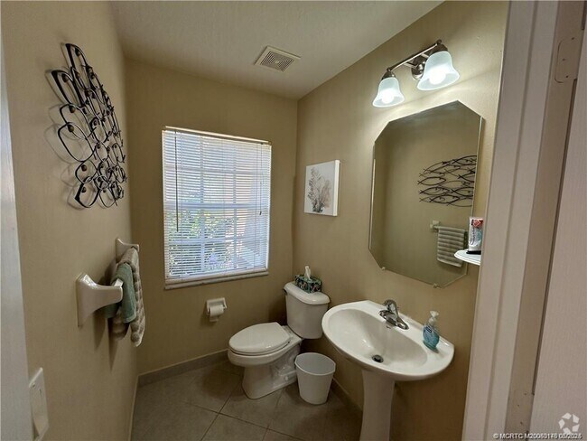Building Photo - 2813 SE Birmingham Dr Rental