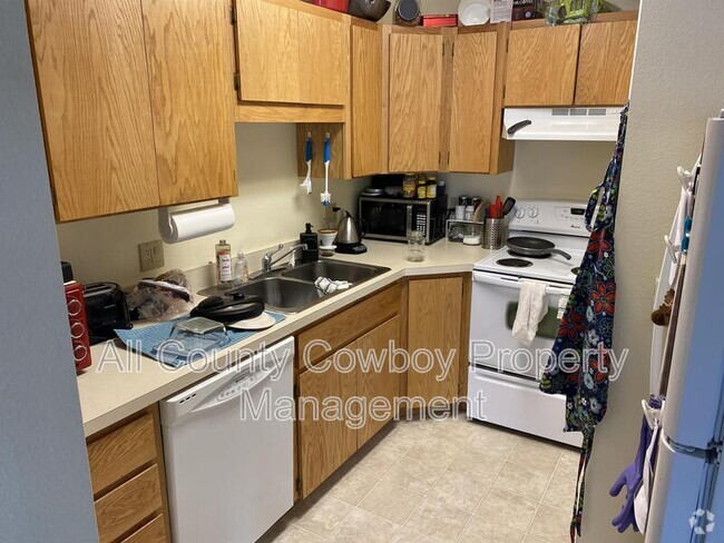 Building Photo - 1657 N 5th St Unit Apt. 203