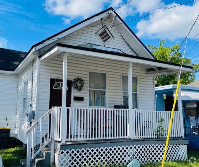Building Photo - 1267 W 4th St Rental