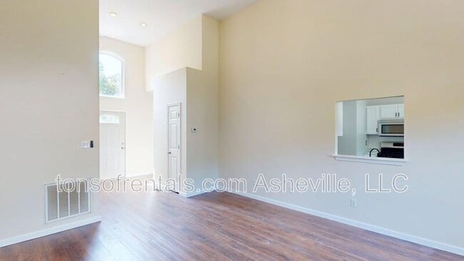 Photo - 111 Woodcreek Cir