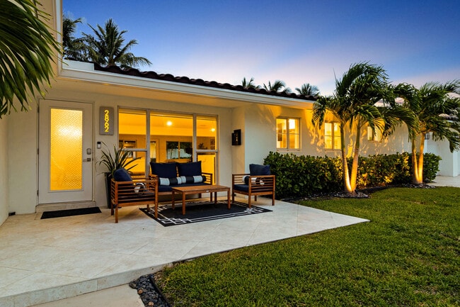 Building Photo - 2862 NE 35th Ct