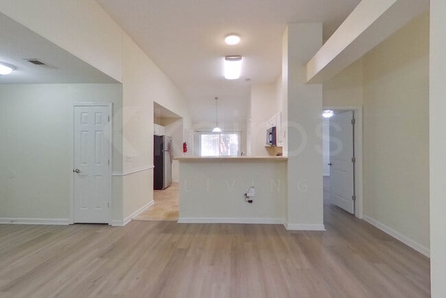 Photo - 324 Risdon Way