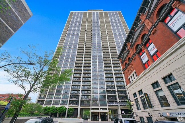 Building Photo - 1560 N Sandburg Terrace Unit 1210 Rental