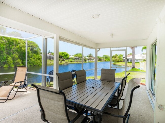 Photo - 1123 SW Oak Hollow Ct