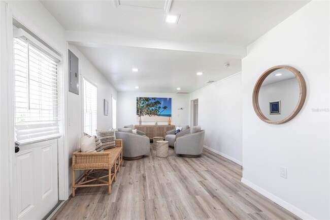 Photo - 640 Broadway St