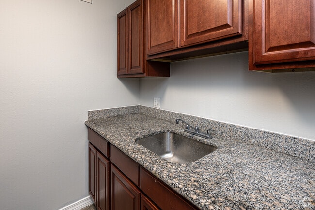 1BR, 1BA - 625SF - Kitchen - Pine Square Villas