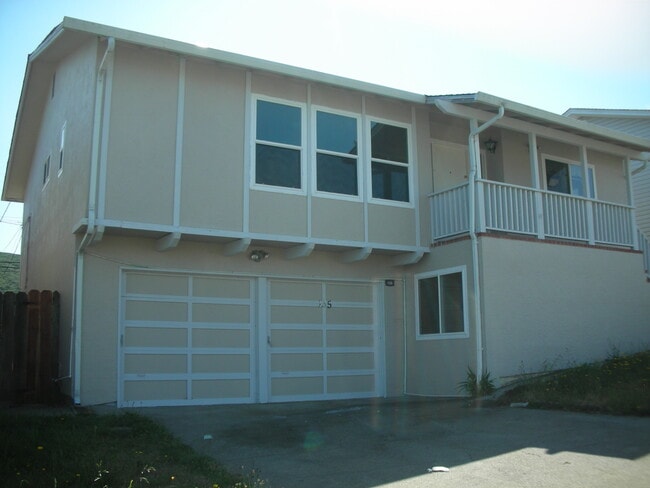 Building Photo - 135 Lake Dr Rental