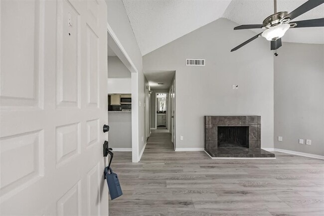 Building Photo - 10122 Waterstone Dr Rental
