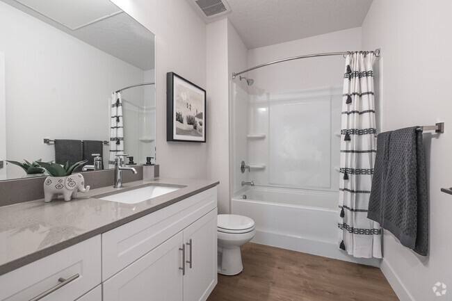 2BR, 2BA - 1.115SF - 1st Bathroom