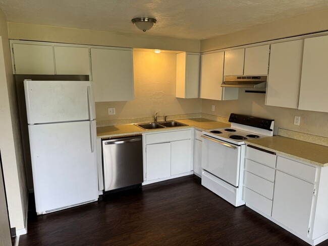 Photo - Updated 2 bedroom 1 bathroom duplex in Springfield!
