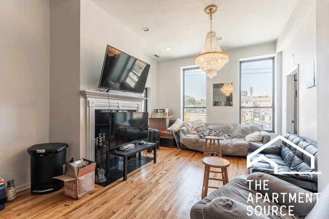 Building Photo - 1753 W Chicago Ave Unit E2 Rental
