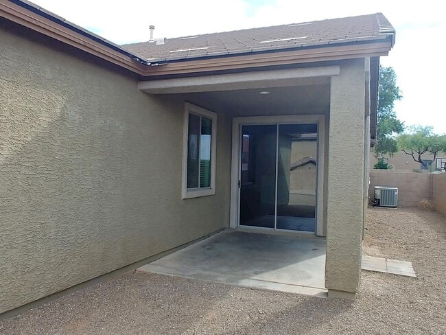 4 bedroom, 2 bath, 2 car garage - 4 bedroom, 2 bath, 2 car garage Casa