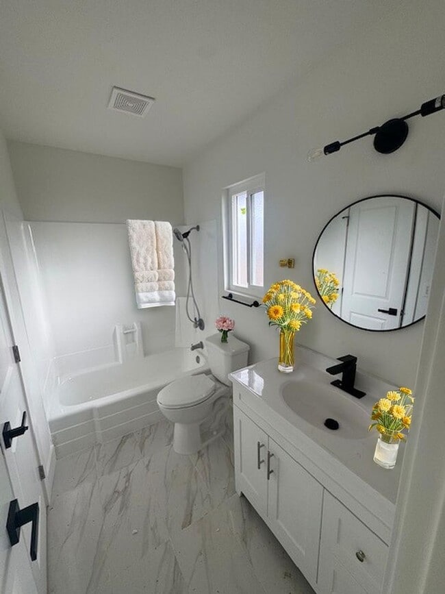 Photo - Torrington Circle Westminister Unit 10572 Torrington Circle, #4