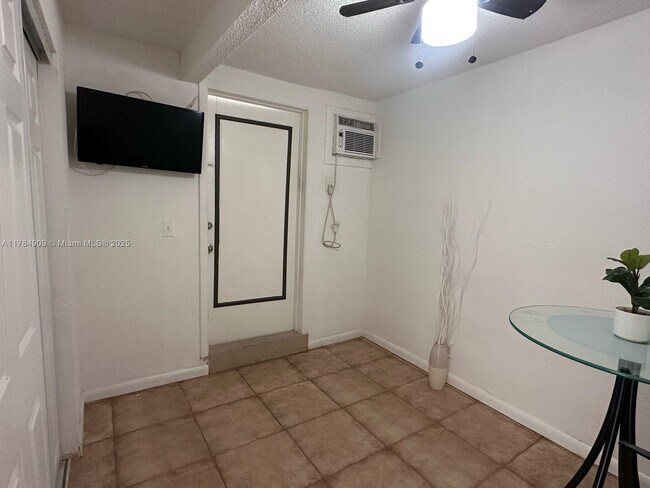 Photo - 2019 Fletcher St Unit 3