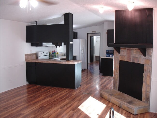 Building Photo - 4225 Wells Dr