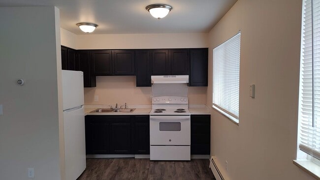 Photo - East Knoll Apartments (Renewed Investments II LLC)