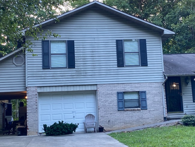 Building Photo - 2310 Red Oak Dr Rental