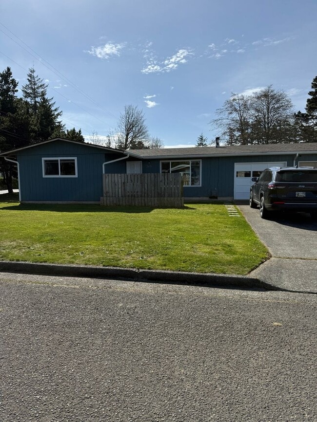 Building Photo - 2425 State St Unit 2425