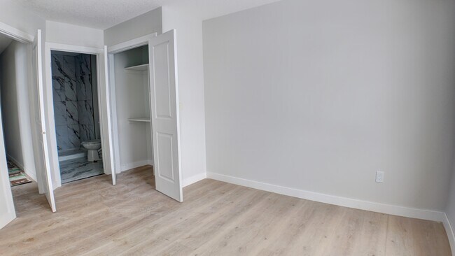 Photo - 10240-10157 157 St NW Unit MAIN 10240