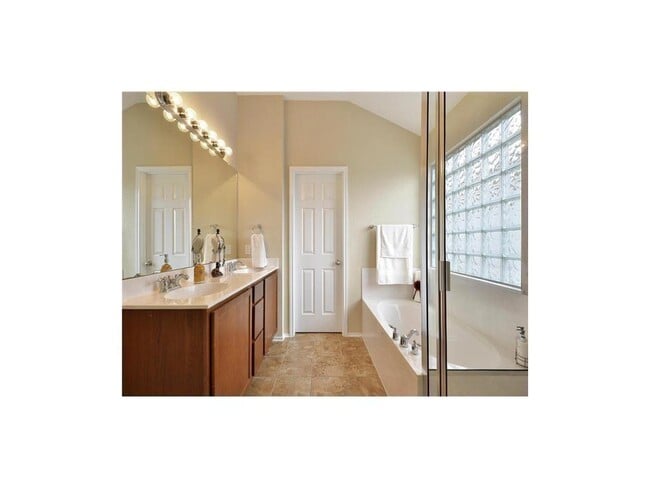 Photo - 11113 Persimmon Gap Dr