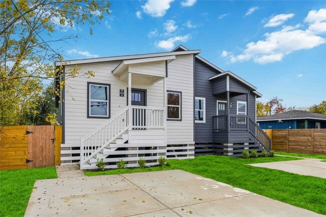 Photo - 8512 Farqueson St