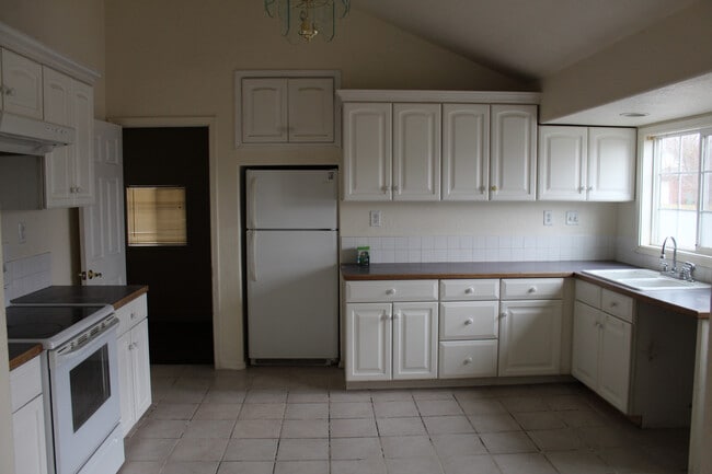 Photo - 2437 Darrow Ave