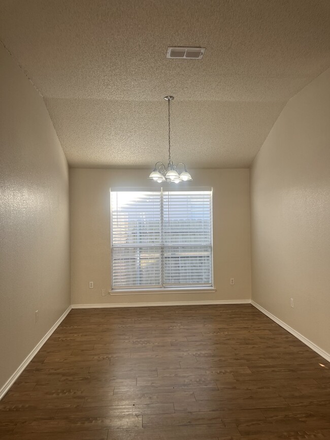 Photo - 3/2/2 Burleson ISD! fresh paint, New carpet ! 2 dining rooms, easy access to fort worth & 35