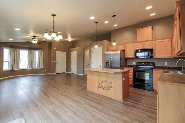 Photo - 5518 Hayes Ln