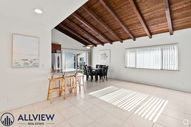Building Photo - Highly upgraded 3 bed 2 bath condo availab... Unit 4