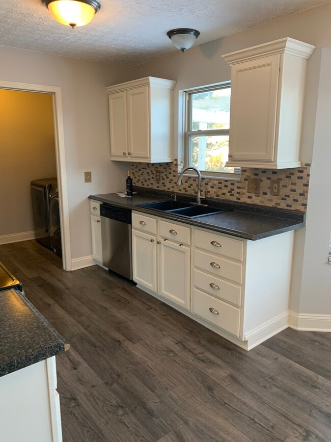 Photo - 9012 Ellersly Dr